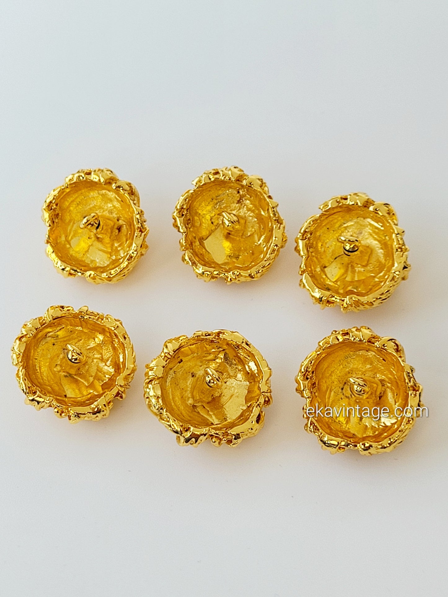 Lot de six boutons couture vintage dorés