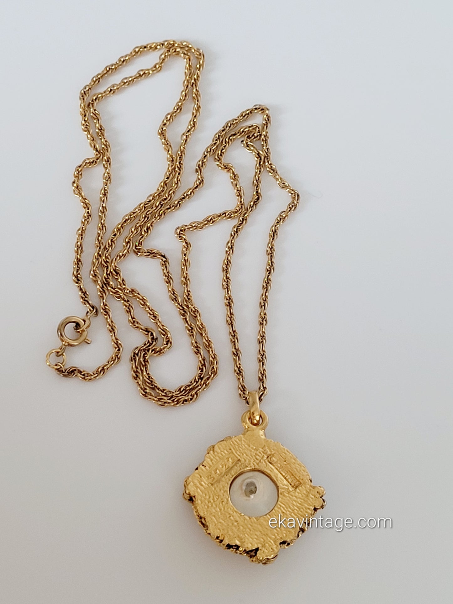 Chanel - Collier avec pendentif vintage