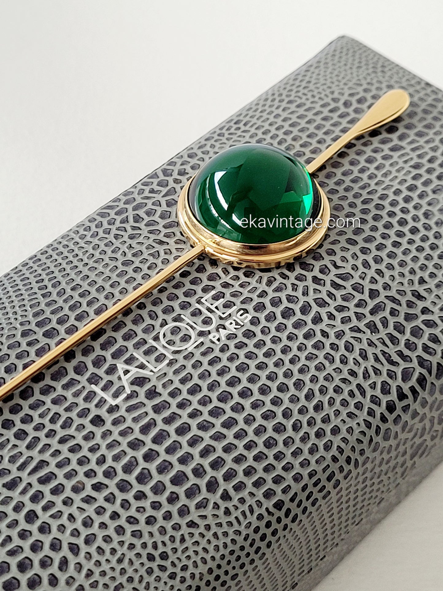 Lalique - Broche vintage cabochon vert