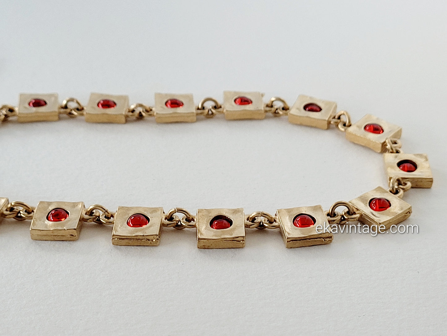 Collier vintage Biche de Bere -Cabochons rouges