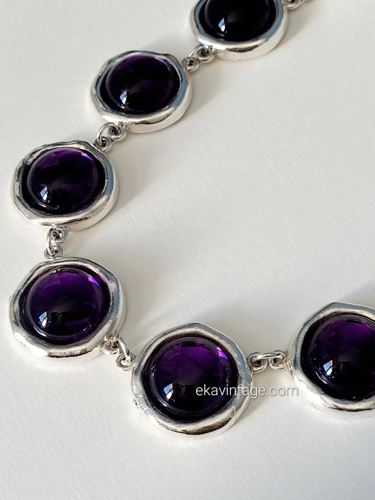 Biche de Bere - Collier vintage cabochons couleur violet