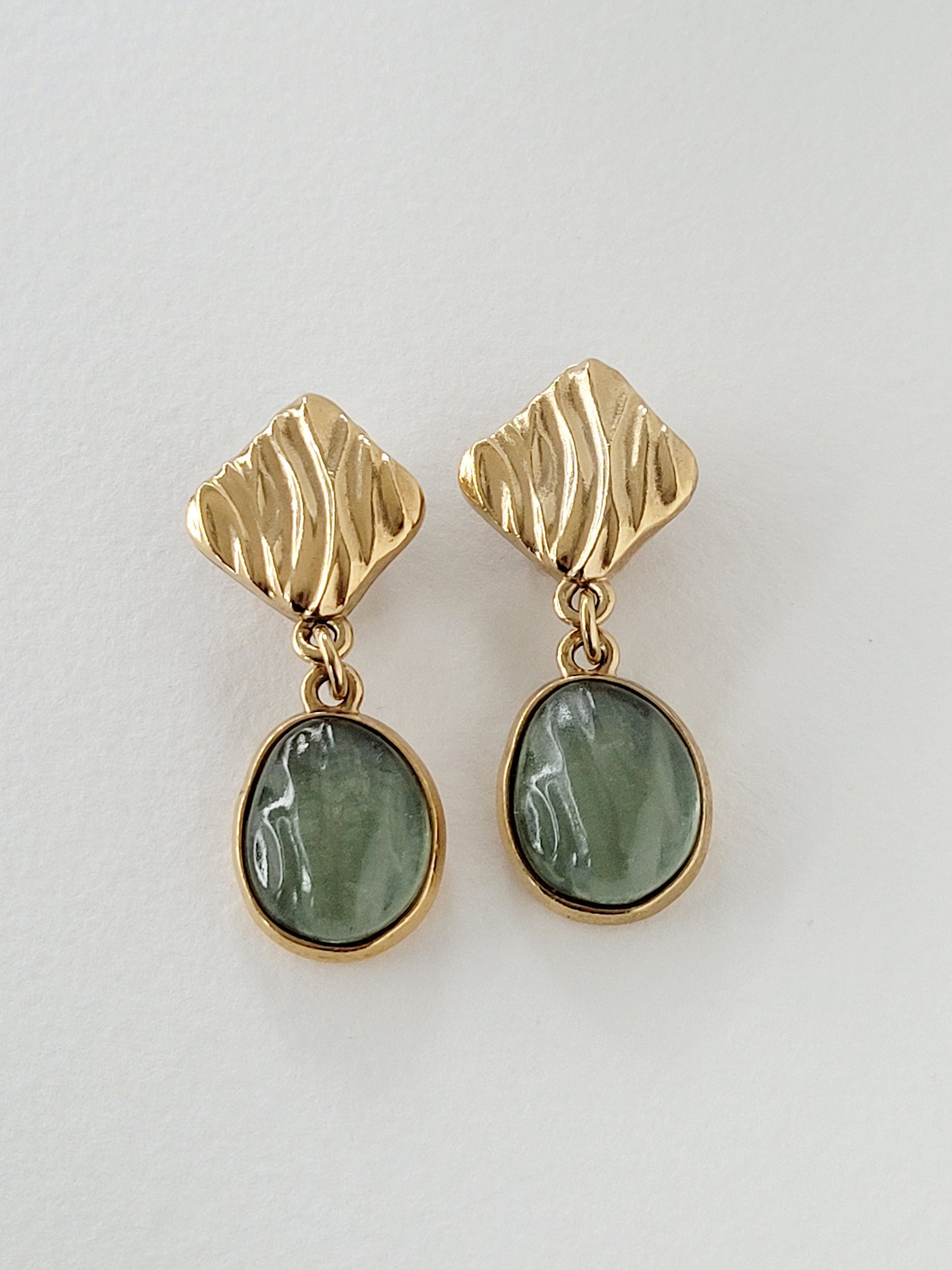 Boucles d'oreilles vintage Jacques Esterel Cabochons verts