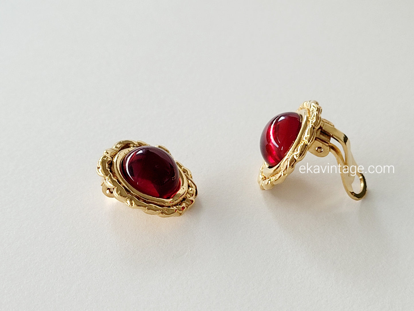 Boucles d'oreilles vintage-Cabochon rouge