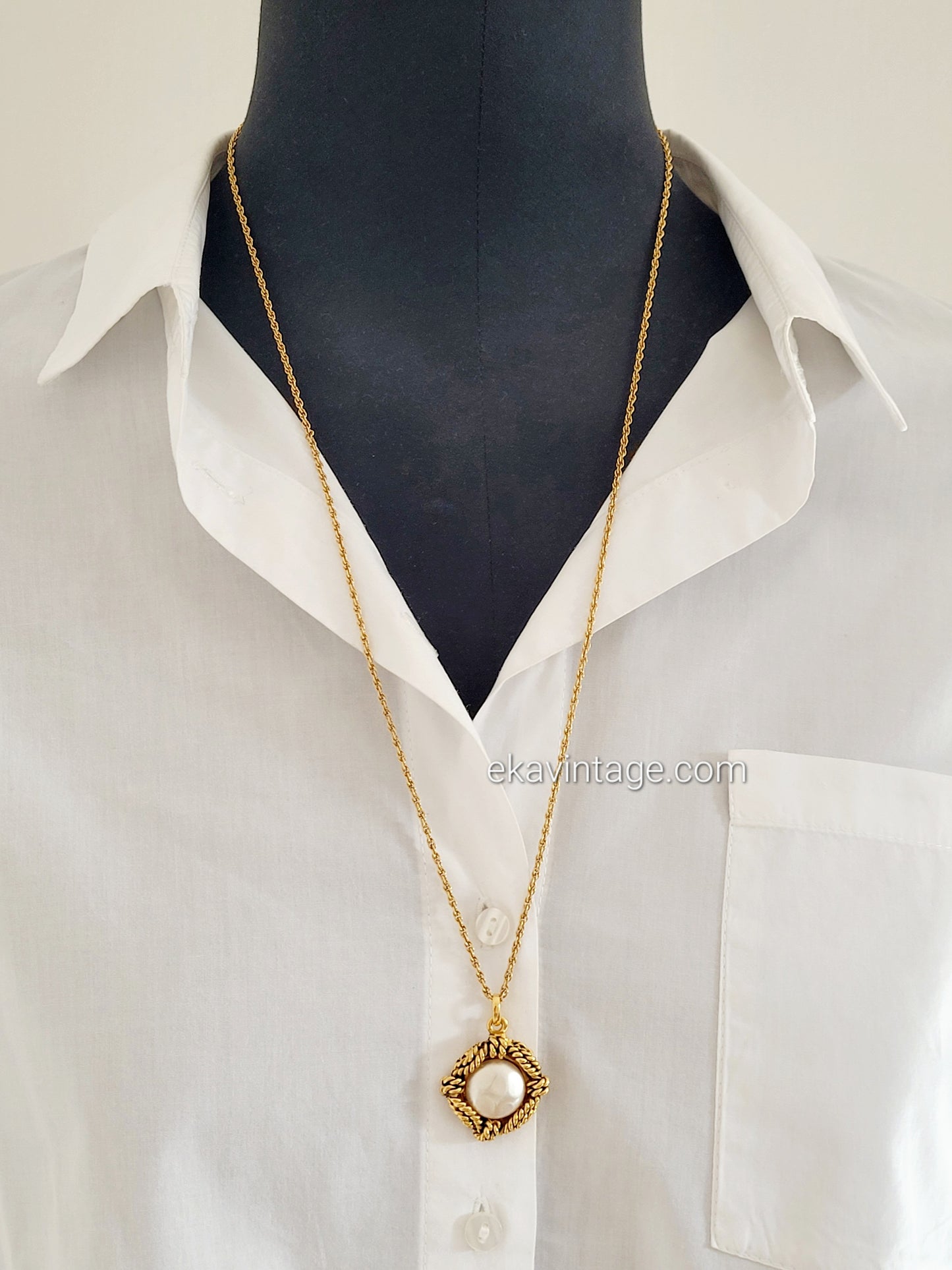 Chanel - Collier avec pendentif vintage
