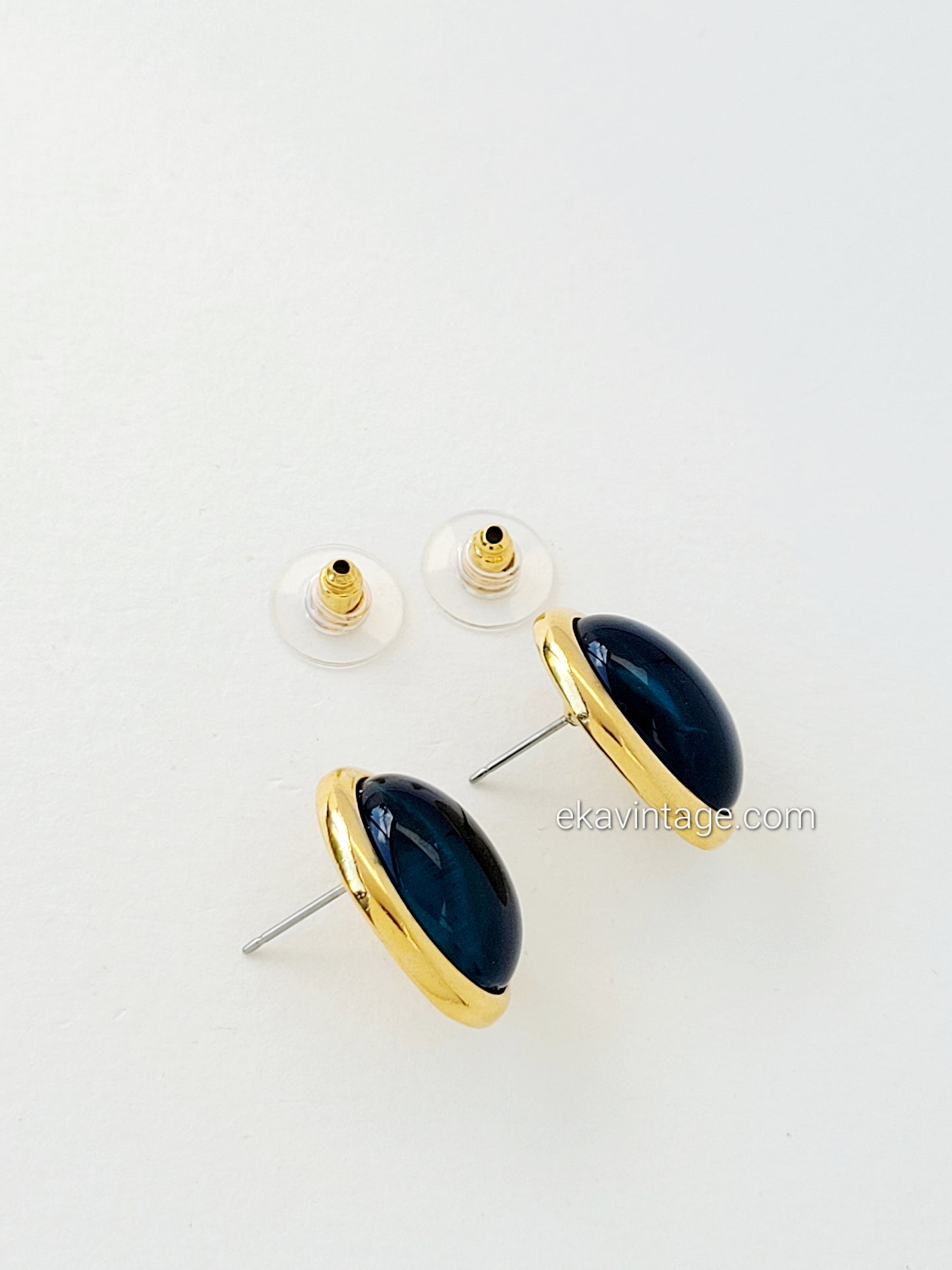 Trifari - Boucles d'oreilles vintage cabochons bleus