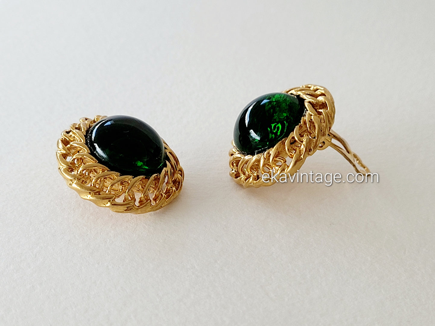 Chanel - Boucles d'oreilles vintage Cabochons verts